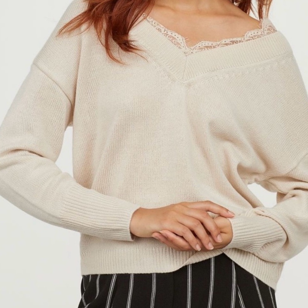 Divided lace Beige V neck‎ Sweater